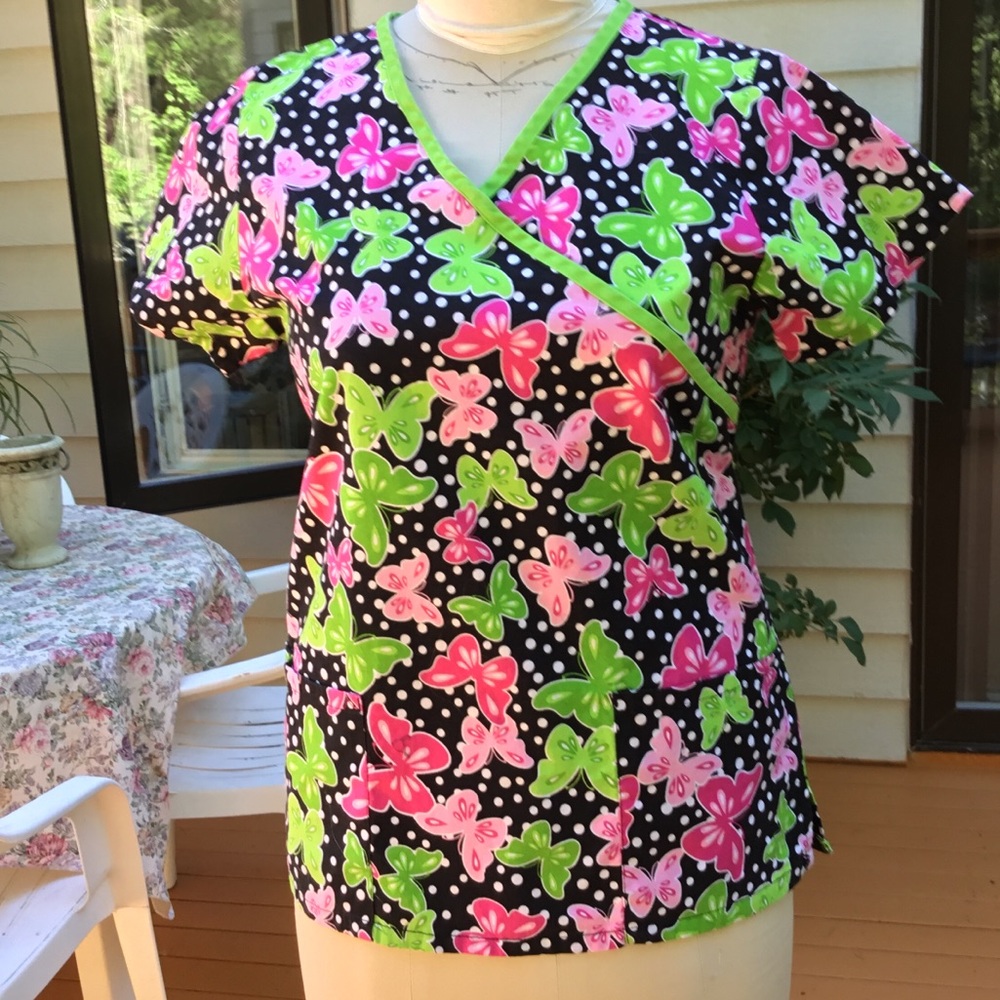V life scrub top
